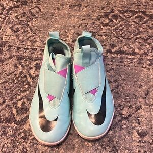 Nike indoor soccer shoes 3y